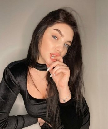 🌟 Со мной ты откроешь неведомые грани страсти и сексуальности. 💋 Мои услуги включают все, о чем ты мечтал: горячий оральный секс, экстазирующий анальный секс и пронзительный классический секс. 🔥 Также я люблю эксперименты и открыта для новых испытаний. 🌹 В моих сокровенных тайнах ты найдешь настоящее удовлетворение и безупречный релакс. 💞 Уверена, после нашей встречи ты останешься в полном восторге и захочешь вернуться ко мне снова. 📷 Фото 100% реальные. Оставь обо мне свой отзыв, чтобы я знала, насколько я сумела удовлетворить твои сокровенные желания. ✨ Жду милого гостя в Москве! 🌃 10981, 23 года