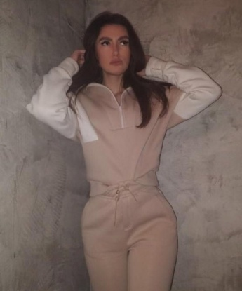 Сладкая кошечка с роскошными формами приглашает к себе на незабываемое свидание. Готова побаловать и порадовать тебя, создам атмосферу неземного блаженства! 14940, 25 лет