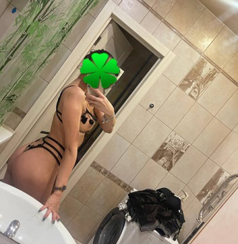 Креативная и нежная, с опытом, который порадует тебя. Живу в Москве, и моя внешность просто ослепительна. Обладаю множеством услуг, чтобы удовлетворить все твои желания. Со мной тебе будет совсем не скучно. Я открыта для экспериментов и готова попробовать что-то новое. Позитивная и энергичная, я знаю, как развлечь тебя до предела. Забудь о повседневности и позволь себе насладиться идеальной компанией. В моих руках ты поймешь, что такое настоящий релакс и наслаждение. Смотри несколько фотографий и читай отзывы, и ты поймешь, что это настоящая находка для тебя. 💋🔥🌹😈 Обещаю, что не разочарую тебя, а наоборот, сделаю нашу встречу незабываемой. Жду звонка от тебя уже с нетерпением! 😉 5301, 23 года